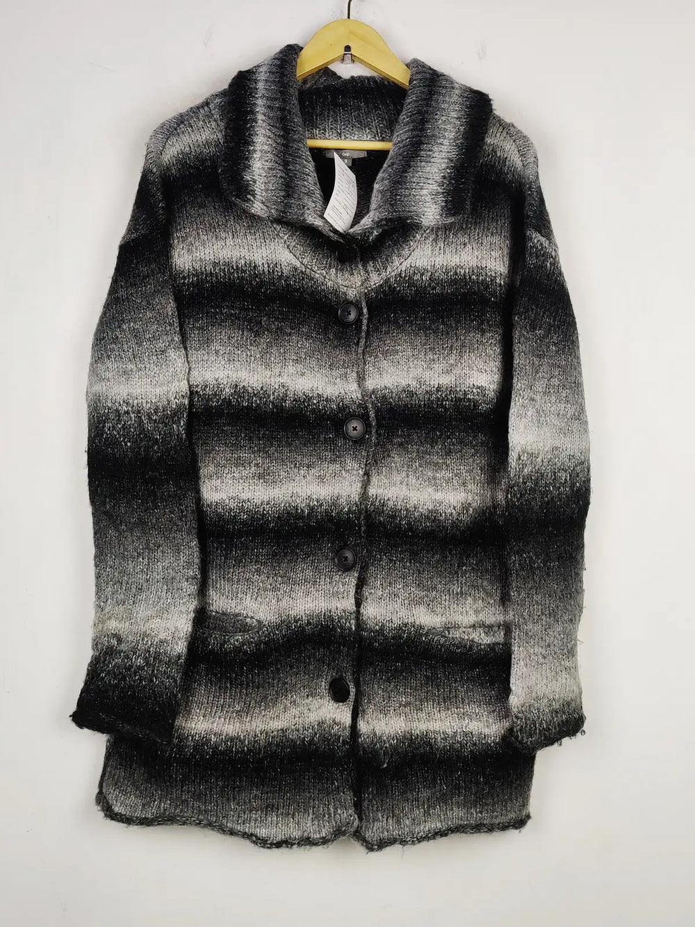 Buy online pre-used pre-loved 100% authentic & Original branded Gap (LS-16979) available in Pakistan. Top international brands avilable.