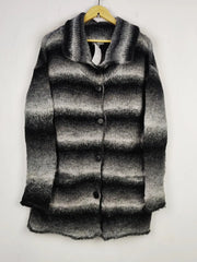 Buy online pre-used pre-loved 100% authentic & Original branded Gap (LS-16979) available in Pakistan. Top international brands avilable.