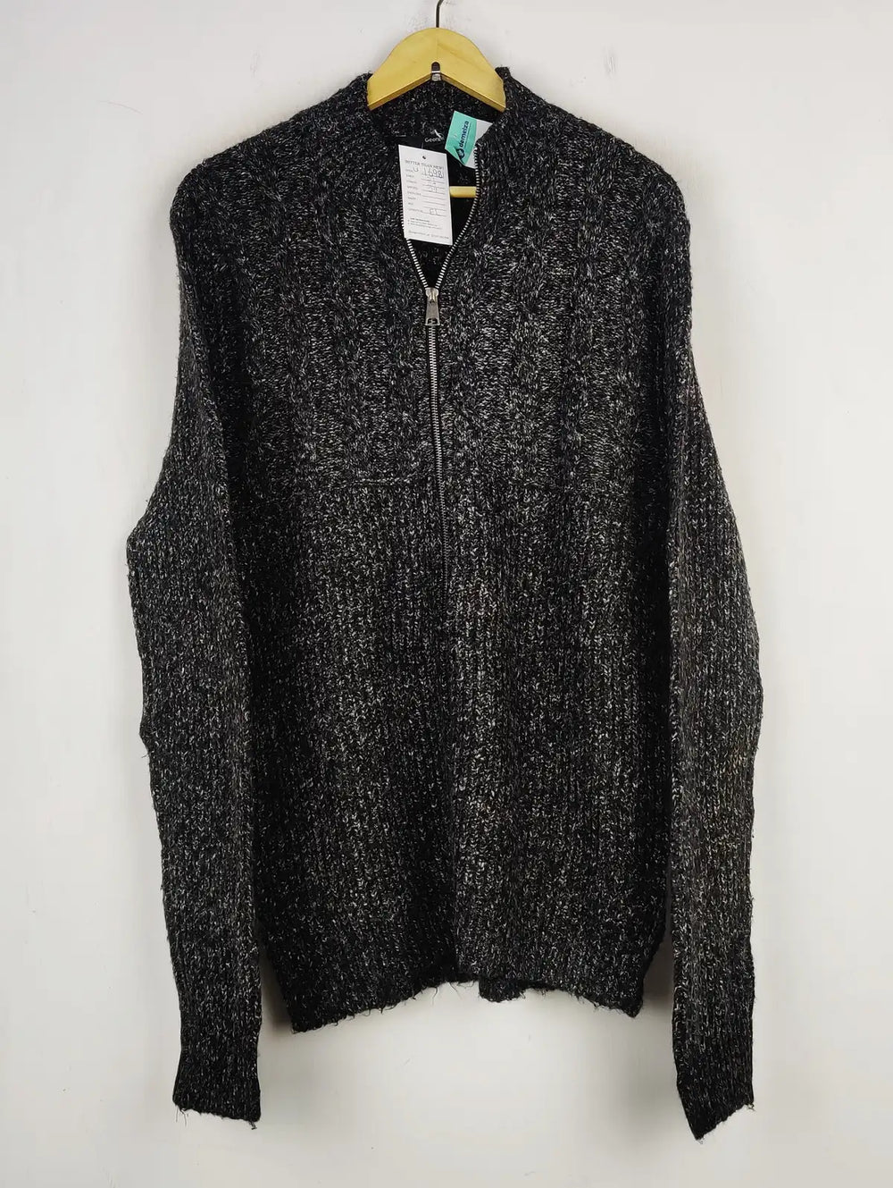 Buy online pre-used pre-loved 100% authentic & Original branded George (LS-16981) available in Pakistan. Top international brands avilable.