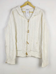 Buy online pre-used pre-loved 100% authentic & Original branded Canvas (LS-16987) available in Pakistan. Top international brands avilable.