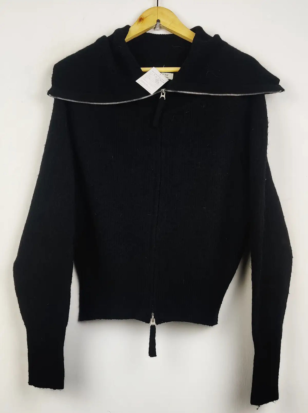 Buy online pre-used pre-loved 100% authentic & Original branded Field Trip (LS-17006) available in Pakistan. Top international brands avilable.