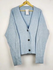 Buy online pre-used pre-loved 100% authentic & Original branded H&M (LS-17052) available in Pakistan. Top international brands avilable.
