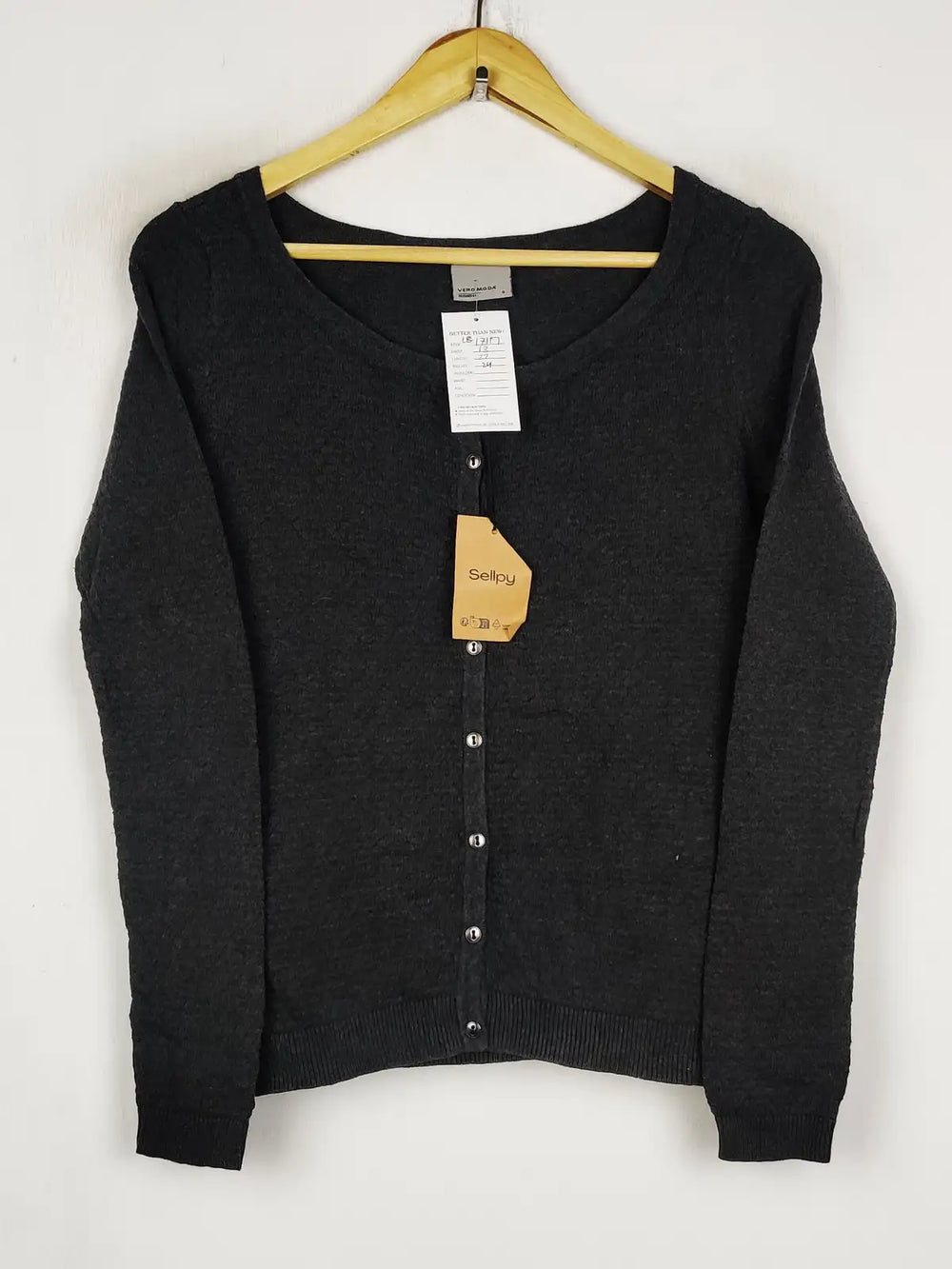 Buy online pre-used pre-loved 100% authentic & Original branded Vero Moda (LS-17117) available in Pakistan. Top international brands avilable.