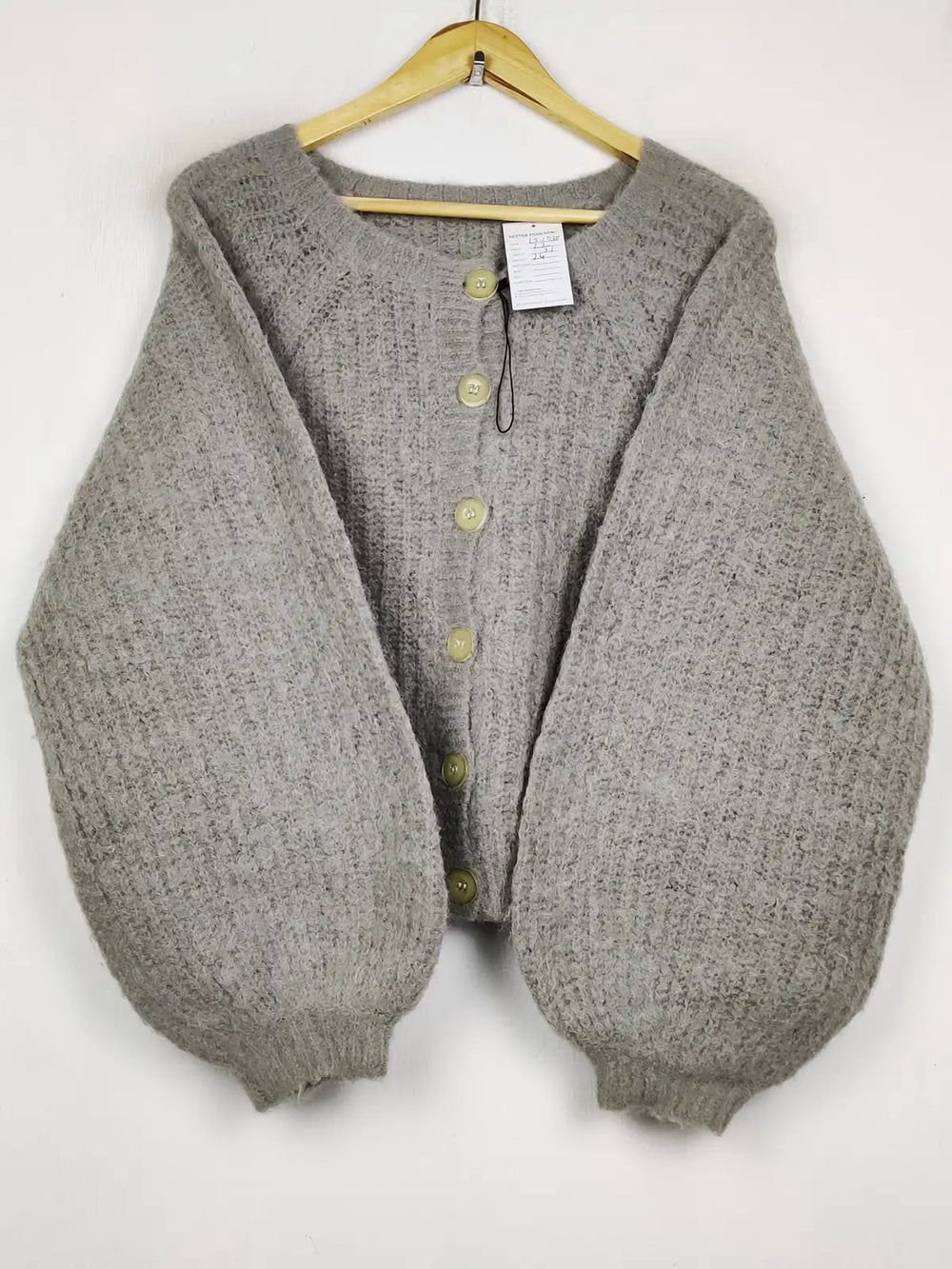 Buy online pre-used pre-loved 100% authentic & Original branded Unknown Brand (LS-17138) available in Pakistan. Top international brands avilable.