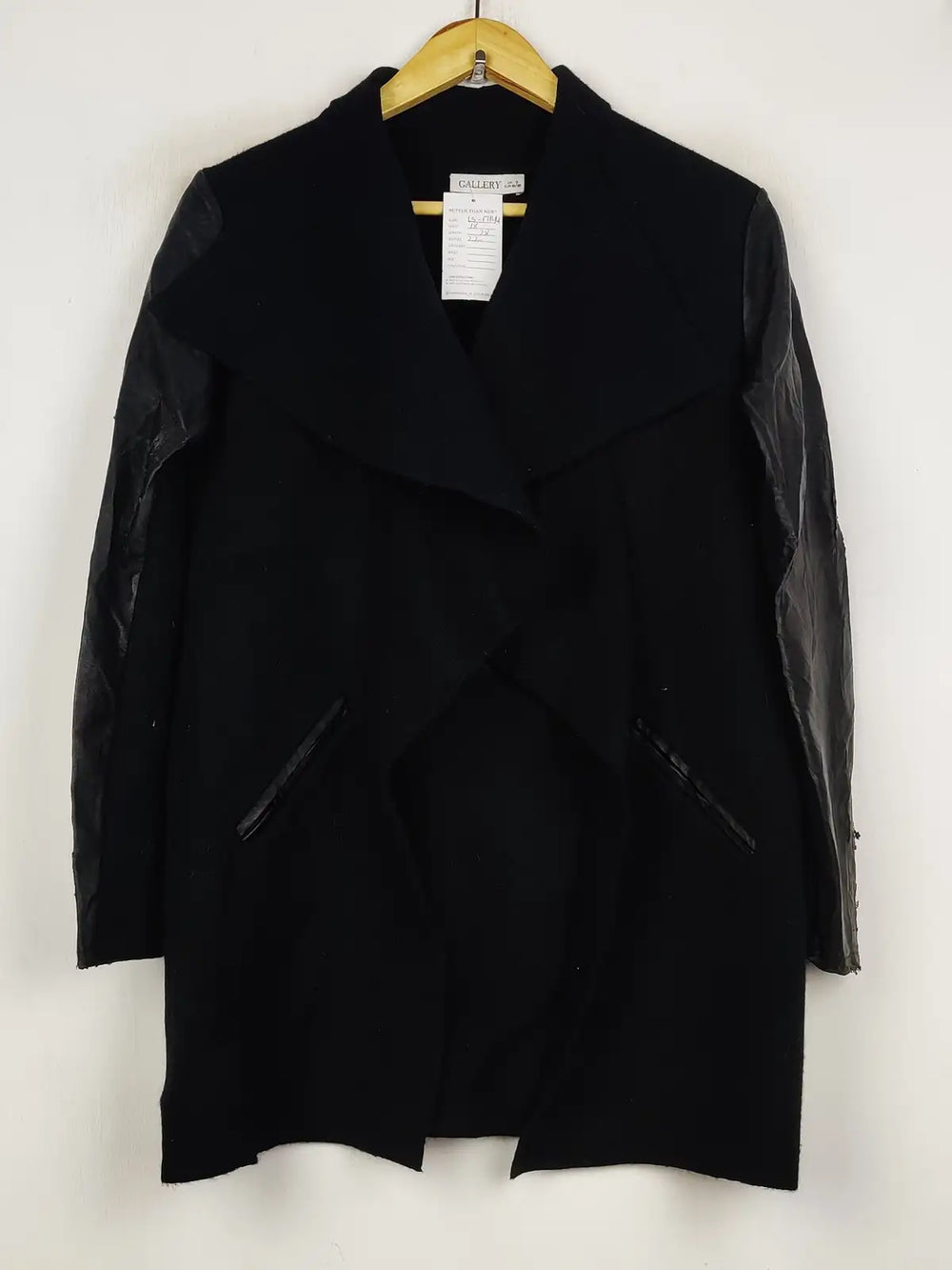 Buy online pre-used pre-loved 100% authentic & Original branded Gallery (LS-17144) available in Pakistan. Top international brands avilable.