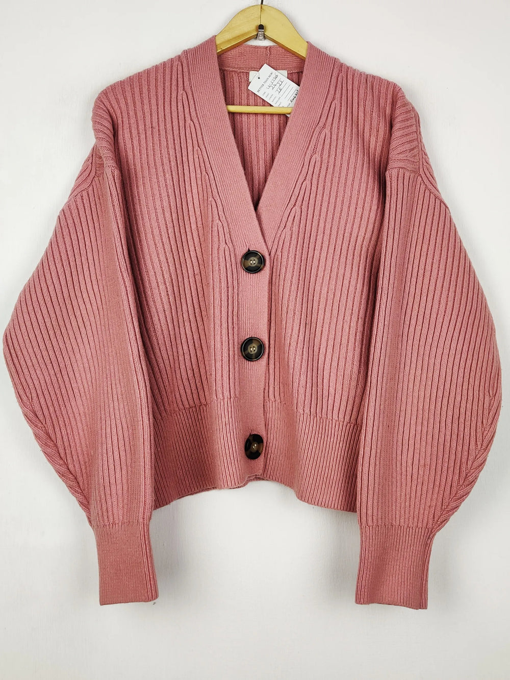 Buy online pre-used pre-loved 100% authentic & Original branded H&M (LS-17305) available in Pakistan. Top international brands avilable.