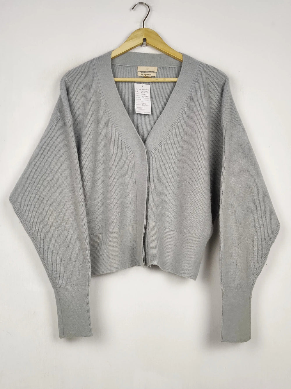 Buy online pre-used pre-loved 100% authentic & Original branded H&M (LS-17523) available in Pakistan. Top international brands avilable.