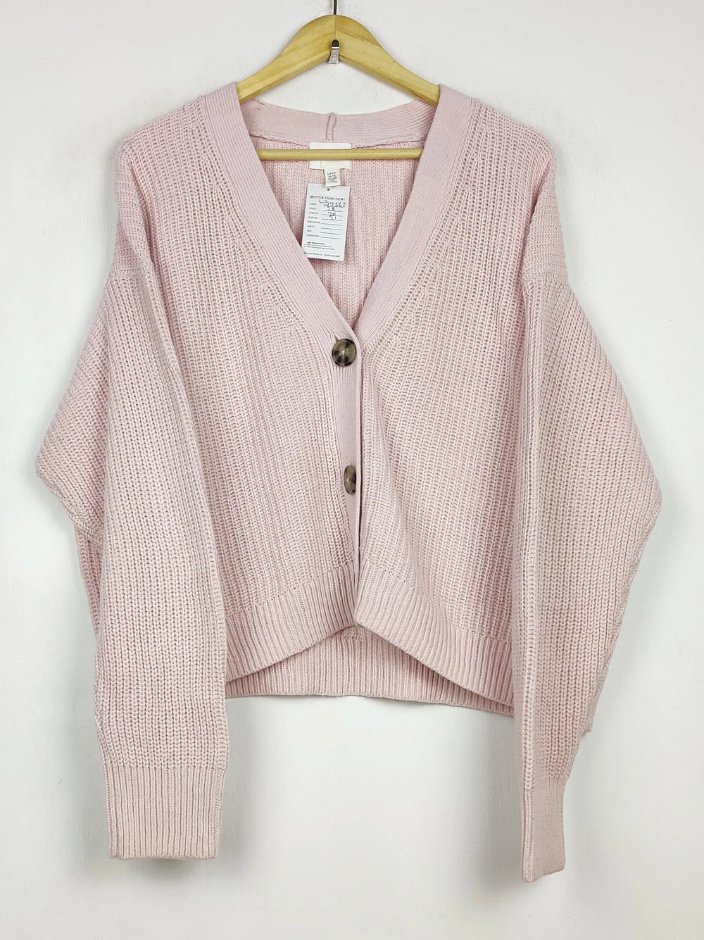 Buy online pre-used pre-loved 100% authentic & Original branded H&M (LS-17562) available in Pakistan. Top international brands avilable.