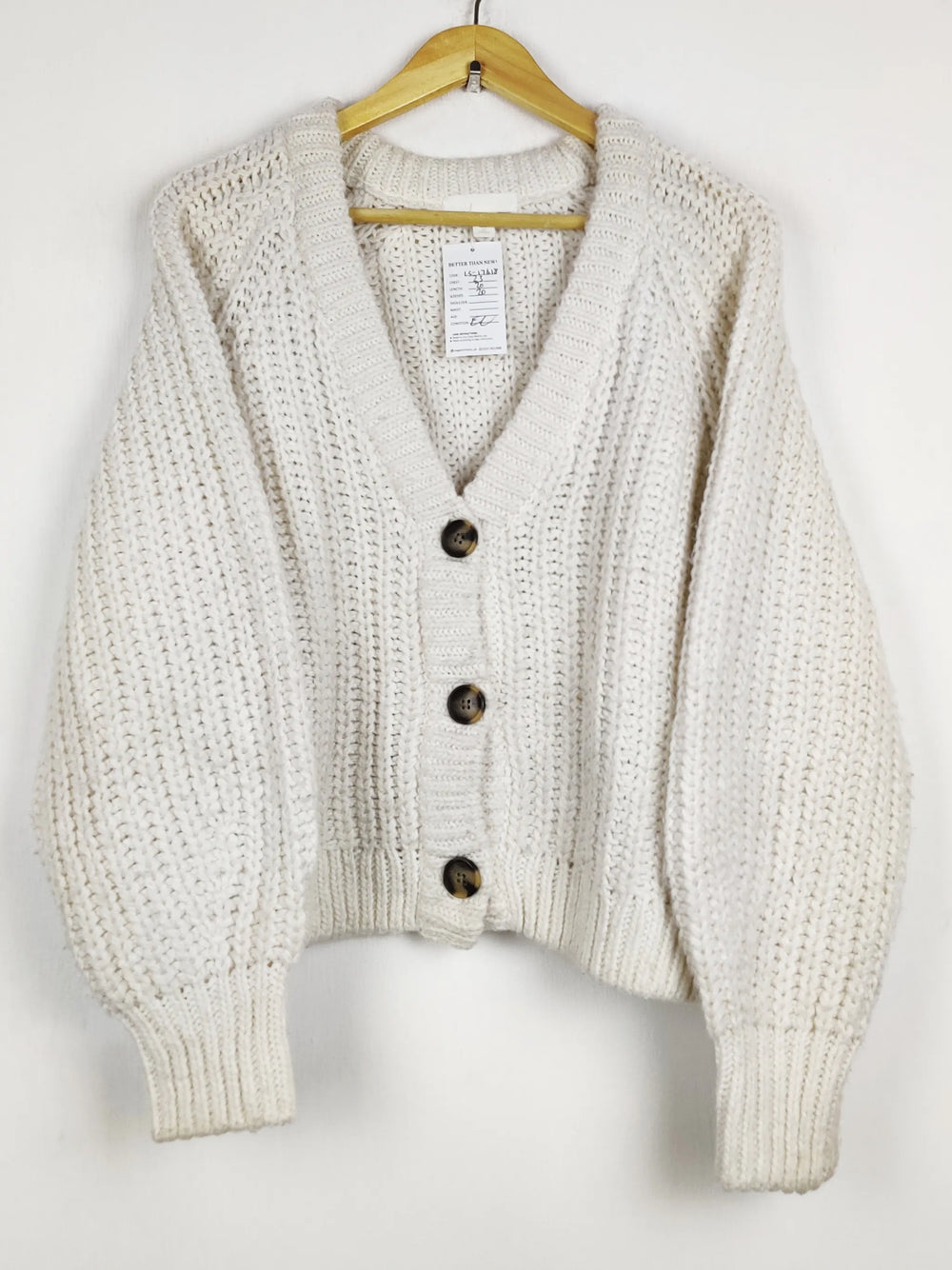 Buy online pre-used pre-loved 100% authentic & Original branded H&M (LS-17618) available in Pakistan. Top international brands avilable.