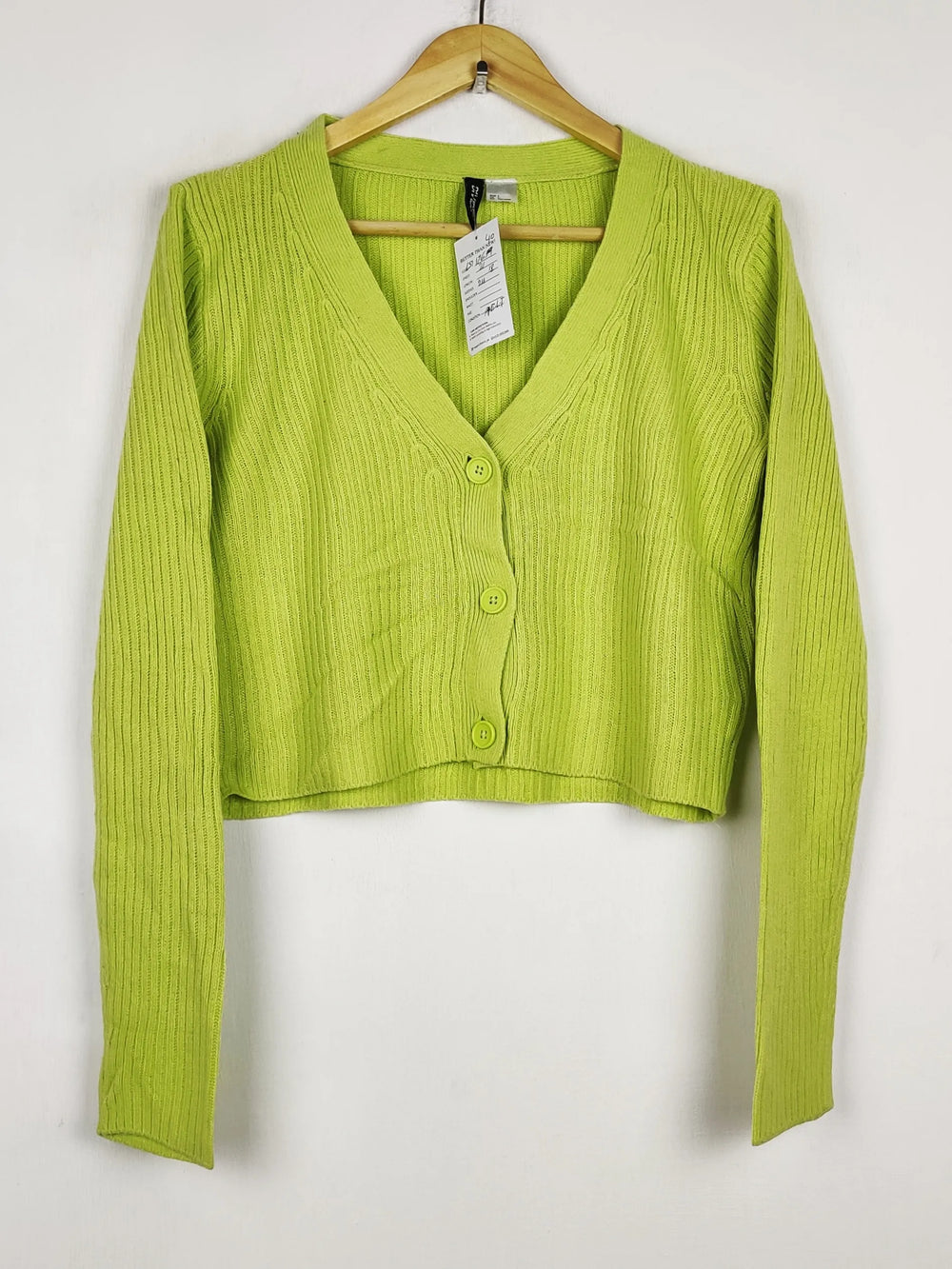 Buy online pre-used pre-loved 100% authentic & Original branded H&M (LS-17640) available in Pakistan. Top international brands avilable.