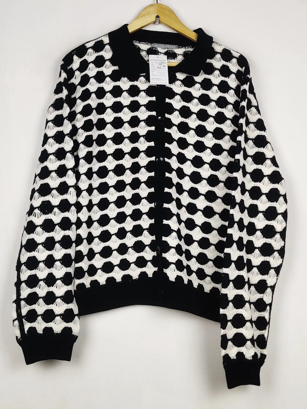 Buy online pre-used pre-loved 100% authentic & Original branded Oliver Bonas (LS-17696) available in Pakistan. Top international brands avilable.