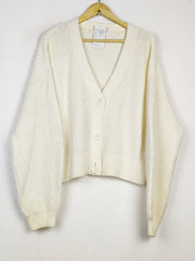 Buy online pre-used pre-loved 100% authentic & Original branded H&M (LS-17728) available in Pakistan. Top international brands avilable.