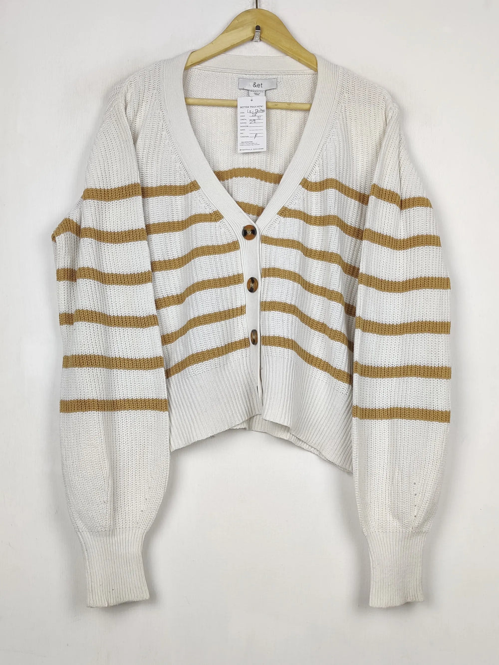 Buy online pre-used pre-loved 100% authentic & Original branded Set (LS-17746) available in Pakistan. Top international brands avilable.