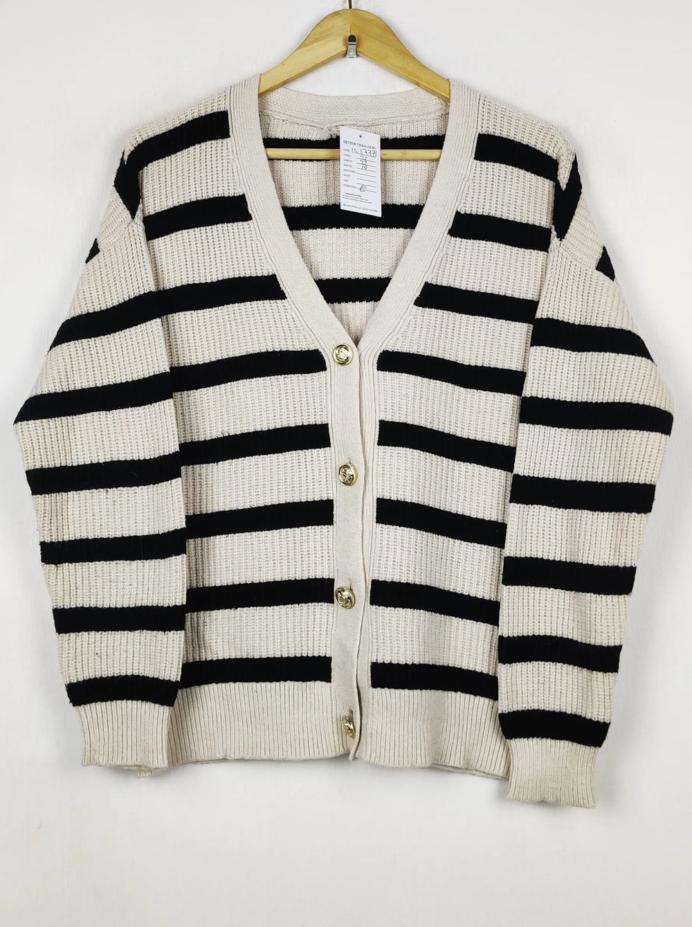 Buy online pre-used pre-loved 100% authentic & Original branded Unknown Brand (LS-17771) available in Pakistan. Top international brands avilable.