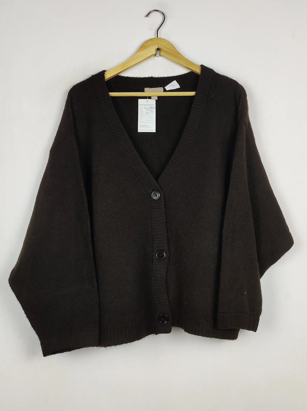 Buy online pre-used pre-loved 100% authentic & Original branded H&M (LS-17802) available in Pakistan. Top international brands avilable.