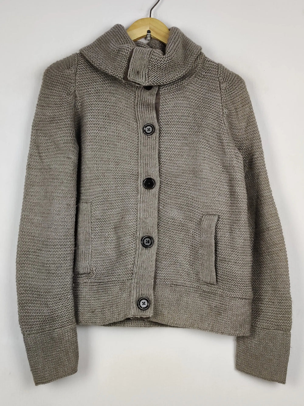 Buy online pre-used pre-loved 100% authentic & Original branded Gap (LS-17808) available in Pakistan. Top international brands avilable.