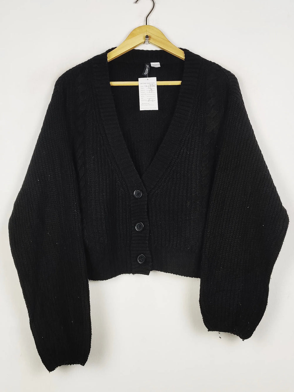 Buy online pre-used pre-loved 100% authentic & Original branded H&M (LS-17965) available in Pakistan. Top international brands avilable.
