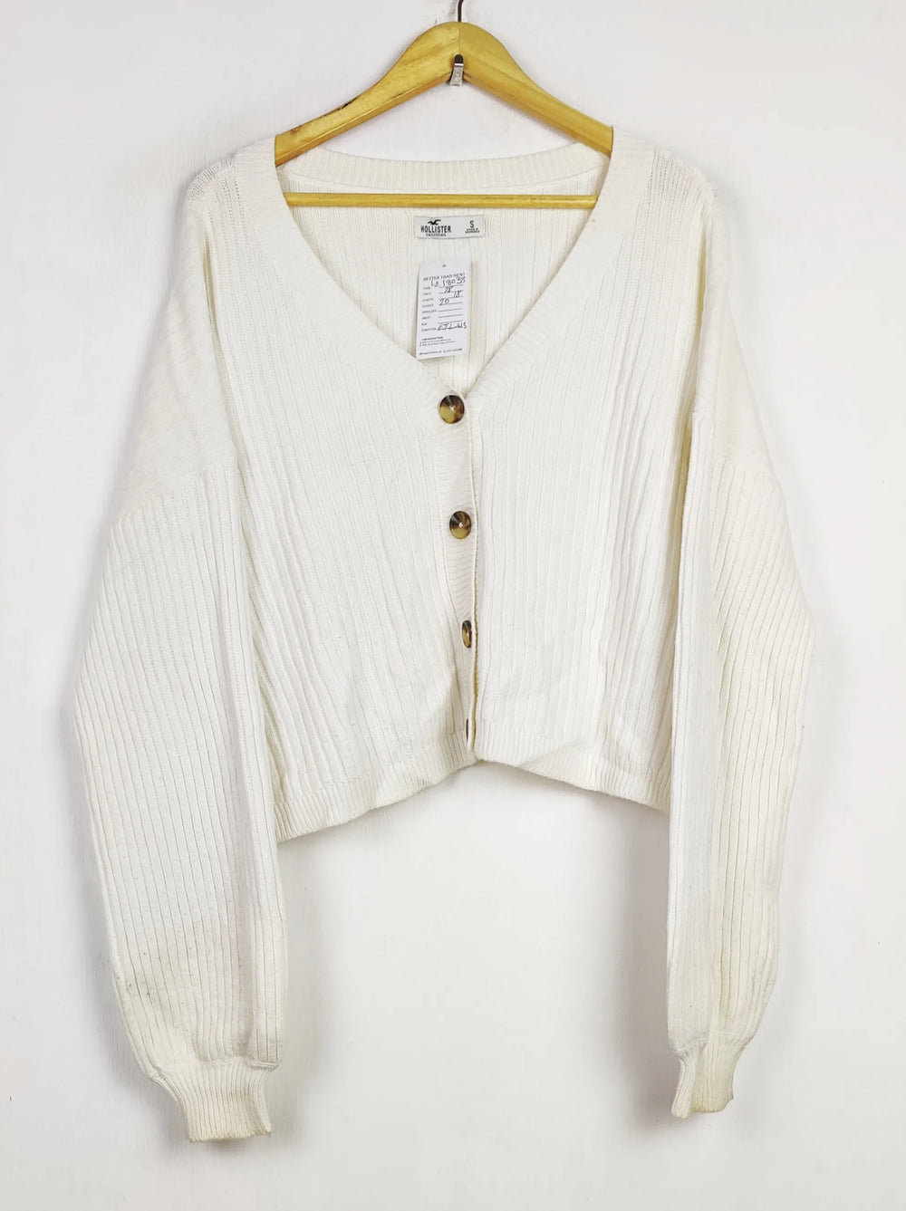 Buy online pre-used pre-loved 100% authentic & Original branded Hollister (LS-18033) available in Pakistan. Top international brands avilable.