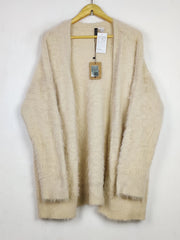 Buy online pre-used pre-loved 100% authentic & Original branded H&M (LS-18034) available in Pakistan. Top international brands avilable.
