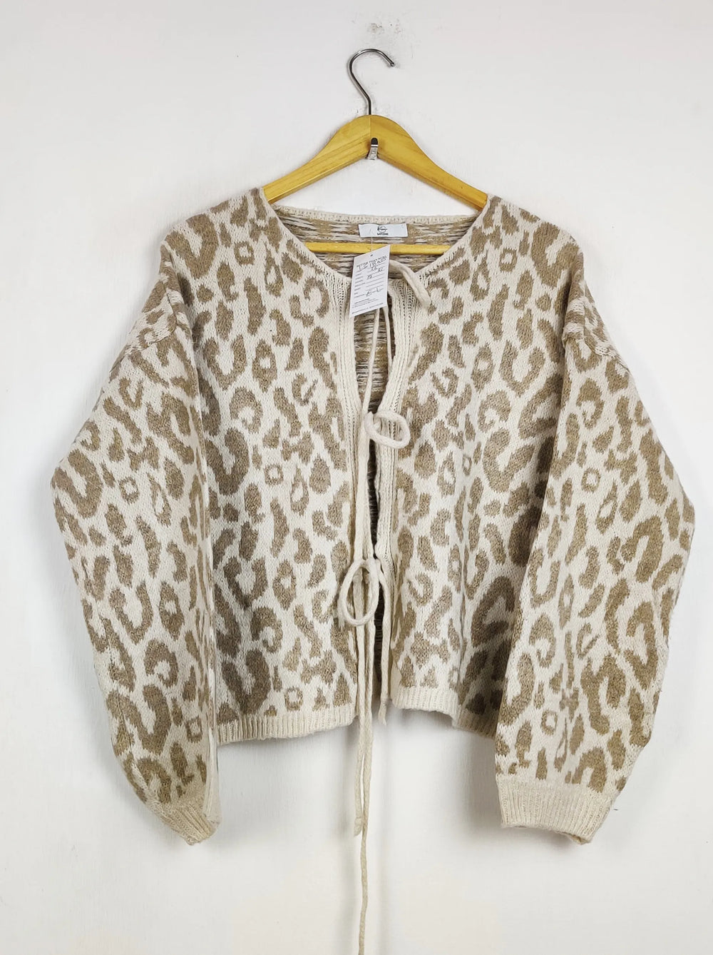 Buy online pre-used pre-loved 100% authentic & Original branded Katchme (LS-18055) available in Pakistan. Top international brands avilable.