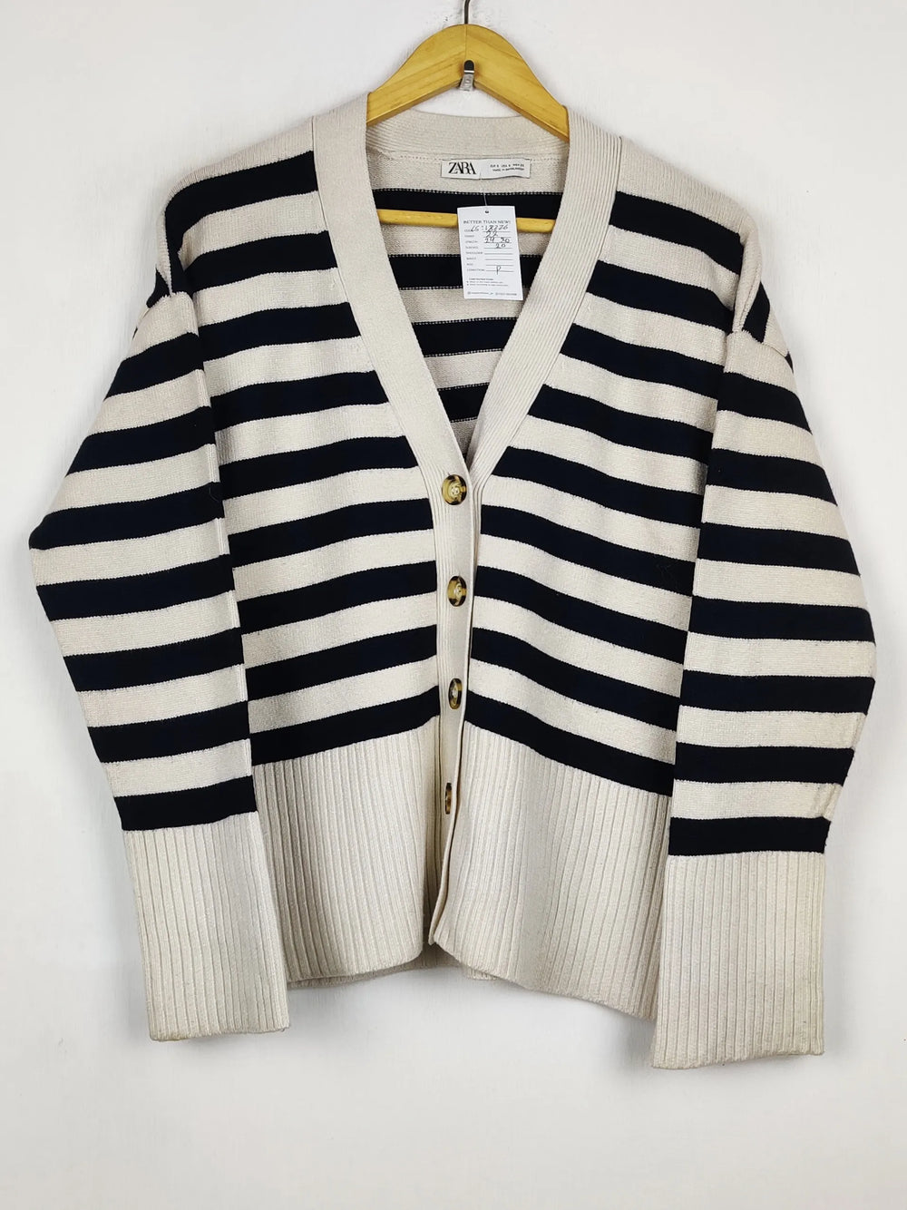 Buy online pre-used pre-loved 100% authentic & Original branded Zara (LS-18226) available in Pakistan. Top international brands avilable.