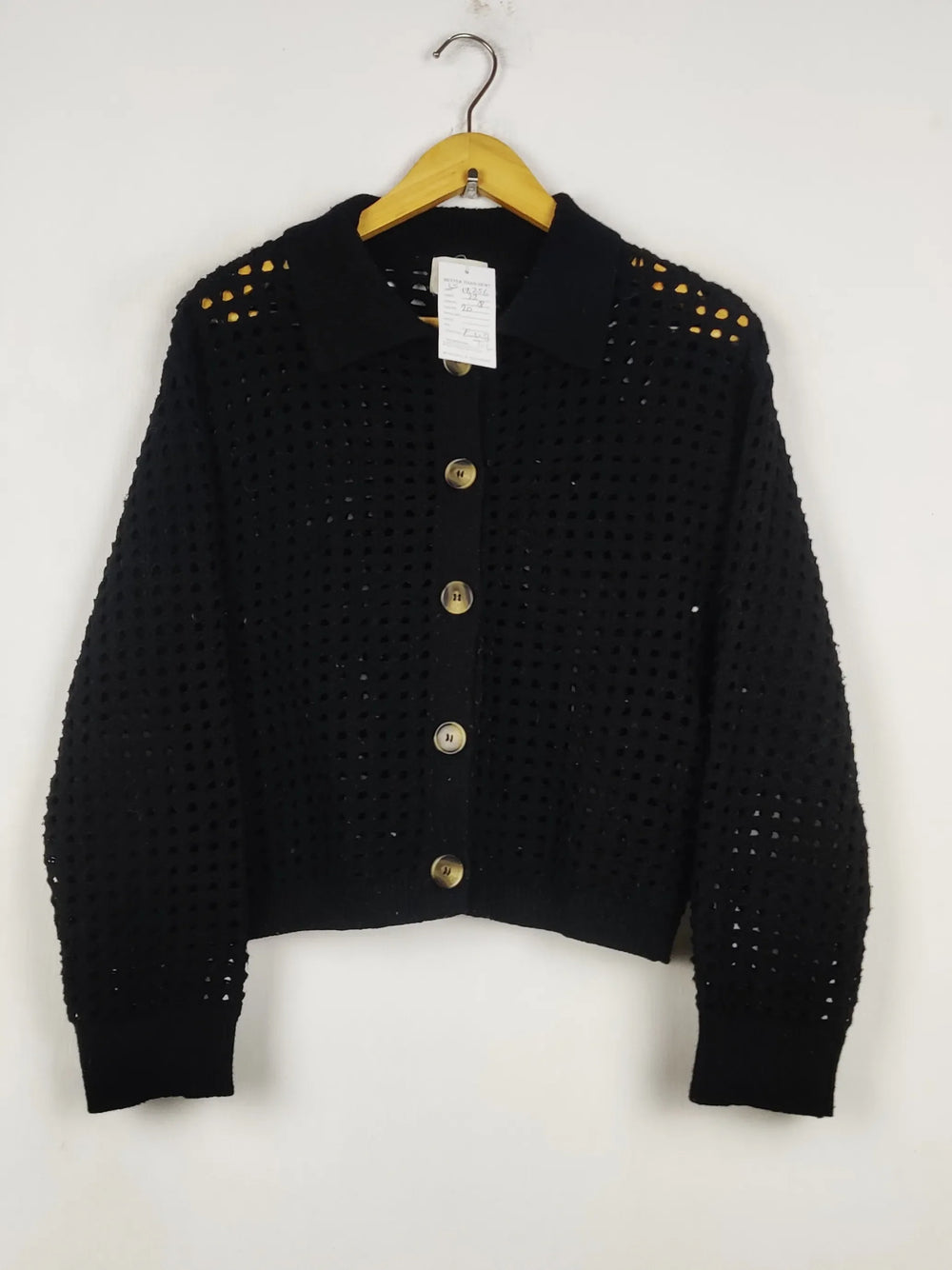 Buy online pre-used pre-loved 100% authentic & Original branded H&M (LS-18256) available in Pakistan. Top international brands avilable.