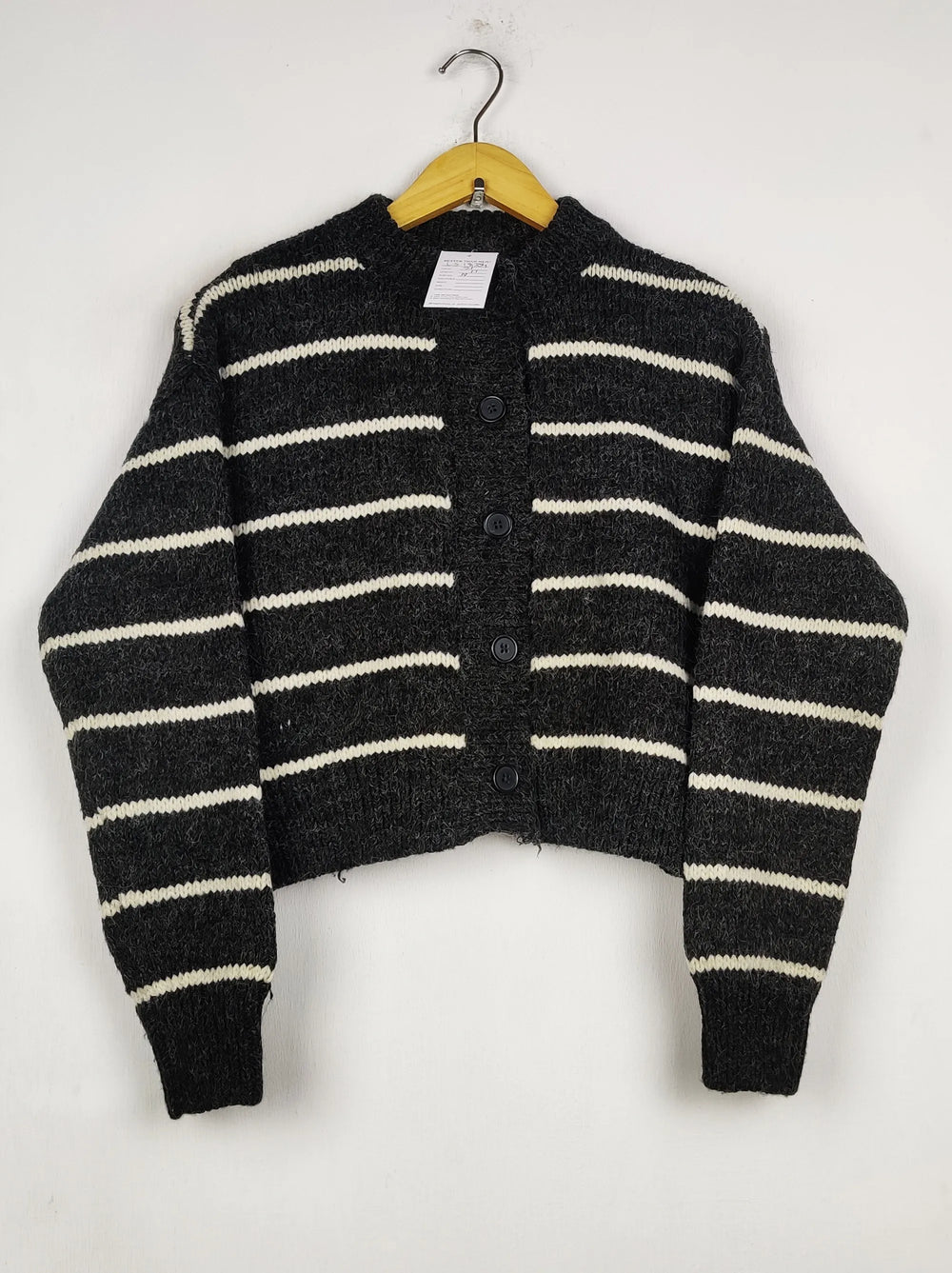 Buy online pre-used pre-loved 100% authentic & Original branded Unknown Brand (LS-18334) available in Pakistan. Top international brands avilable.
