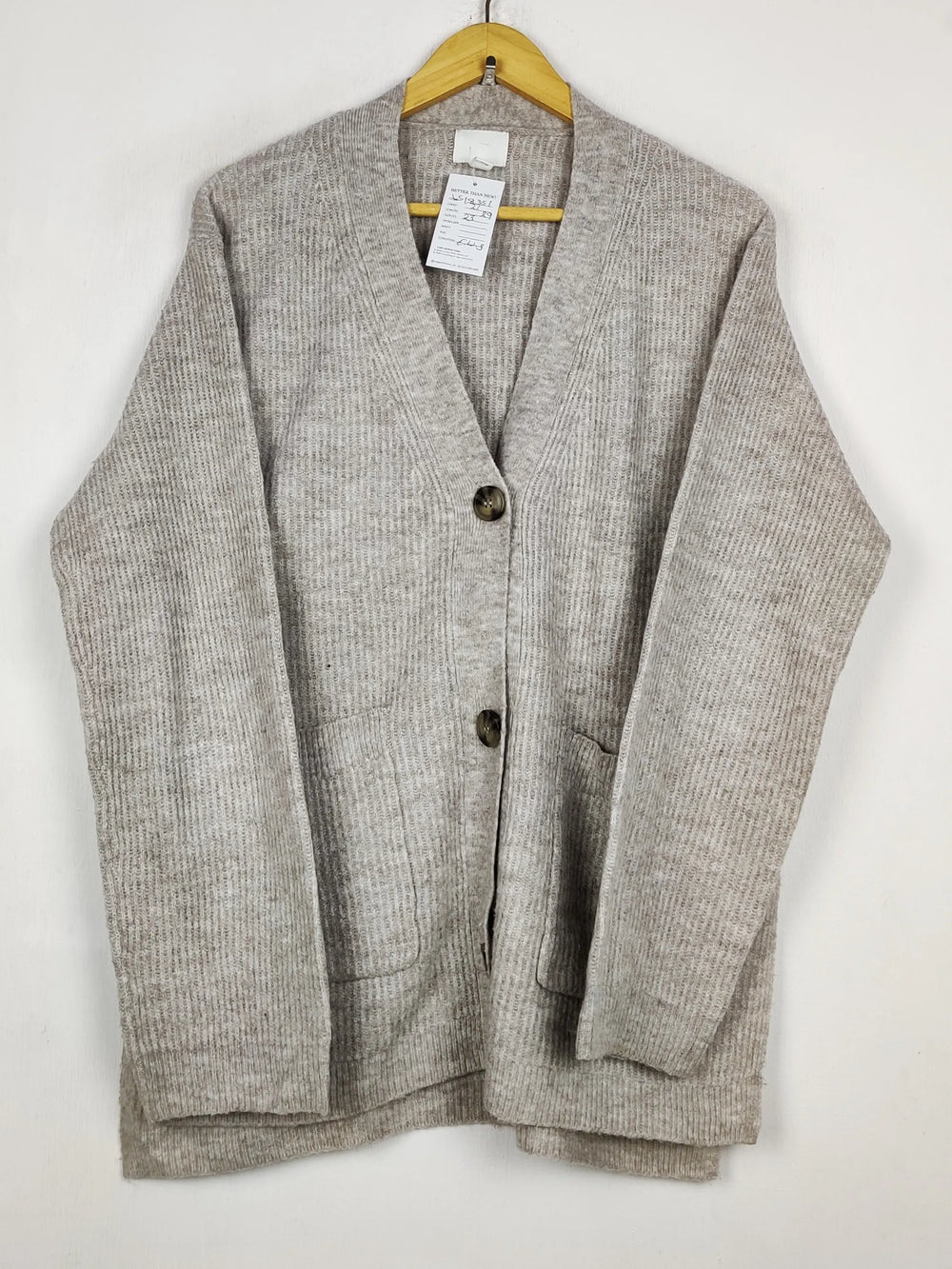 Buy online pre-used pre-loved 100% authentic & Original branded H&M (LS-18351) available in Pakistan. Top international brands avilable.
