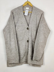 Buy online pre-used pre-loved 100% authentic & Original branded H&M (LS-18351) available in Pakistan. Top international brands avilable.