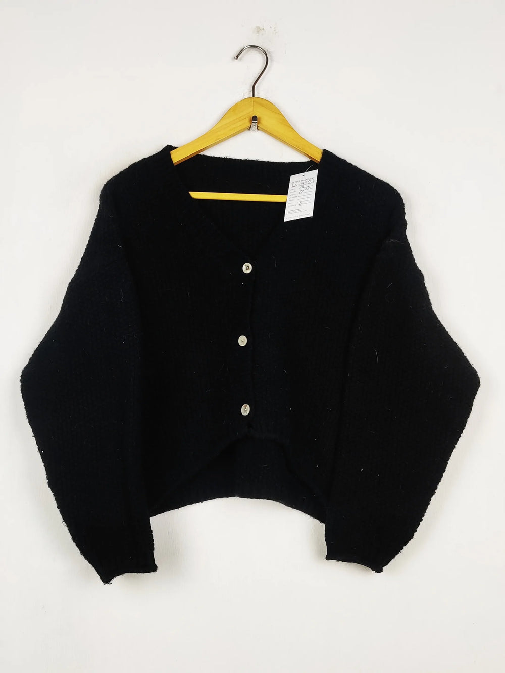 Buy online pre-used pre-loved 100% authentic & Original branded Unknown Brand (LS-18383) available in Pakistan. Top international brands avilable.