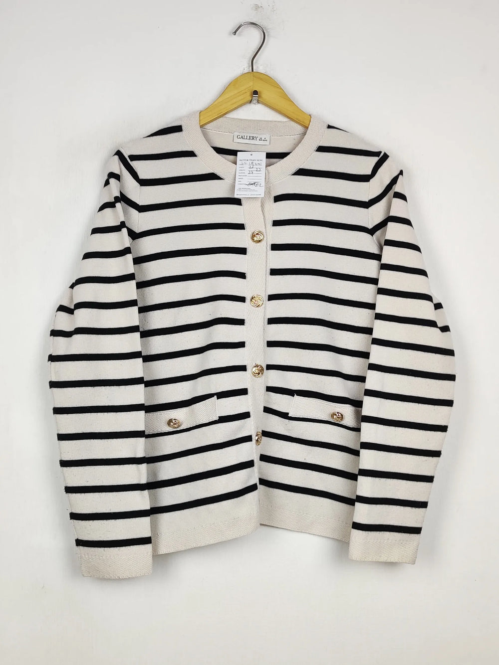 Buy online pre-used pre-loved 100% authentic & Original branded Gallery (LS-18391) available in Pakistan. Top international brands avilable.