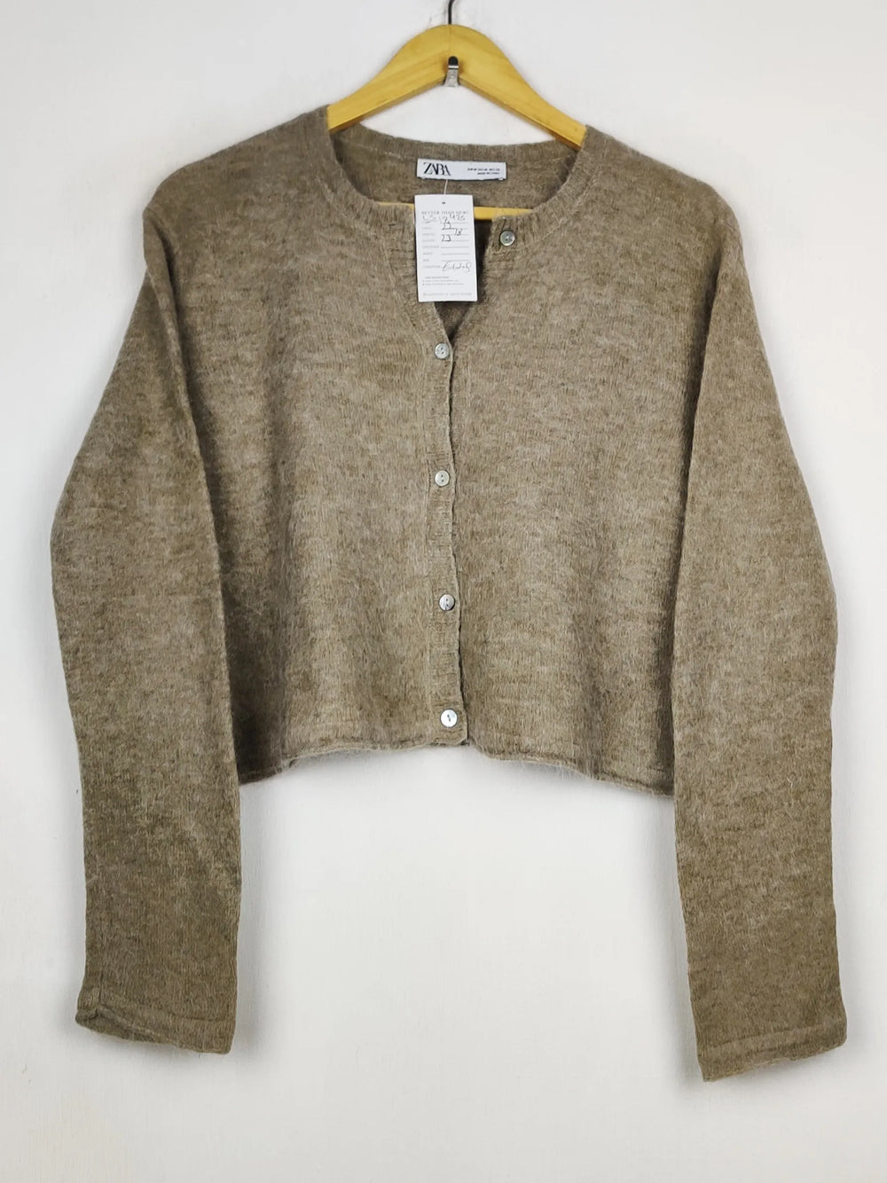 Buy online pre-used pre-loved 100% authentic & Original branded Zara (LS-18425) available in Pakistan. Top international brands avilable.