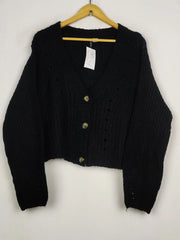 Buy online pre-used pre-loved 100% authentic & Original branded H&M (LS-18439) available in Pakistan. Top international brands avilable.