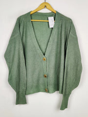 Buy online pre-used pre-loved 100% authentic & Original branded H&M (LS-18454) available in Pakistan. Top international brands avilable.