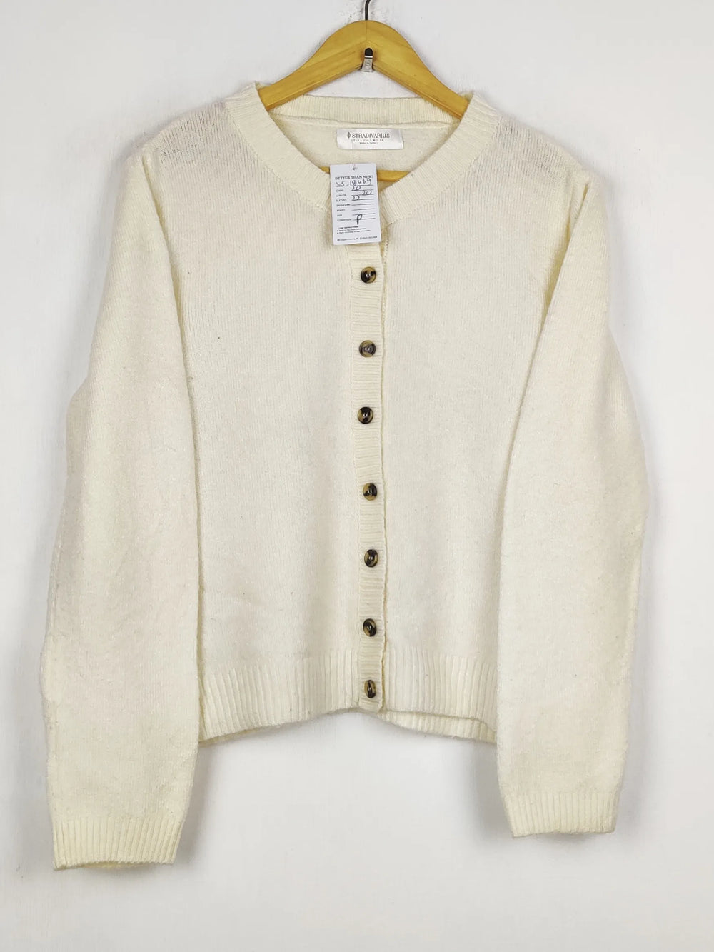 Buy online pre-used pre-loved 100% authentic & Original branded Stradivarius (LS-18469) available in Pakistan. Top international brands avilable.
