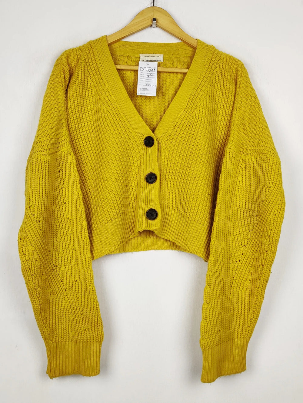 Buy online pre-used pre-loved 100% authentic & Original branded Urban Outfitter (LS-18489) available in Pakistan. Top international brands avilable.