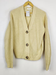 Buy online pre-used pre-loved 100% authentic & Original branded H&M (LS-18590) available in Pakistan. Top international brands avilable.