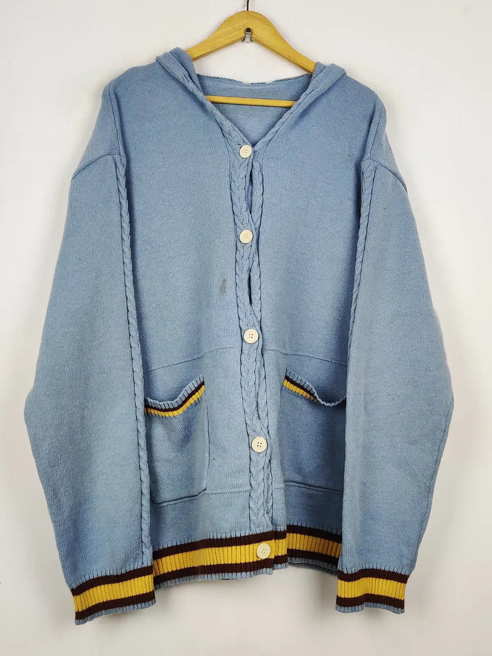 Buy online pre-used pre-loved 100% authentic & Original branded Unknown Brand (LS-18729) available in Pakistan. Top international brands avilable.