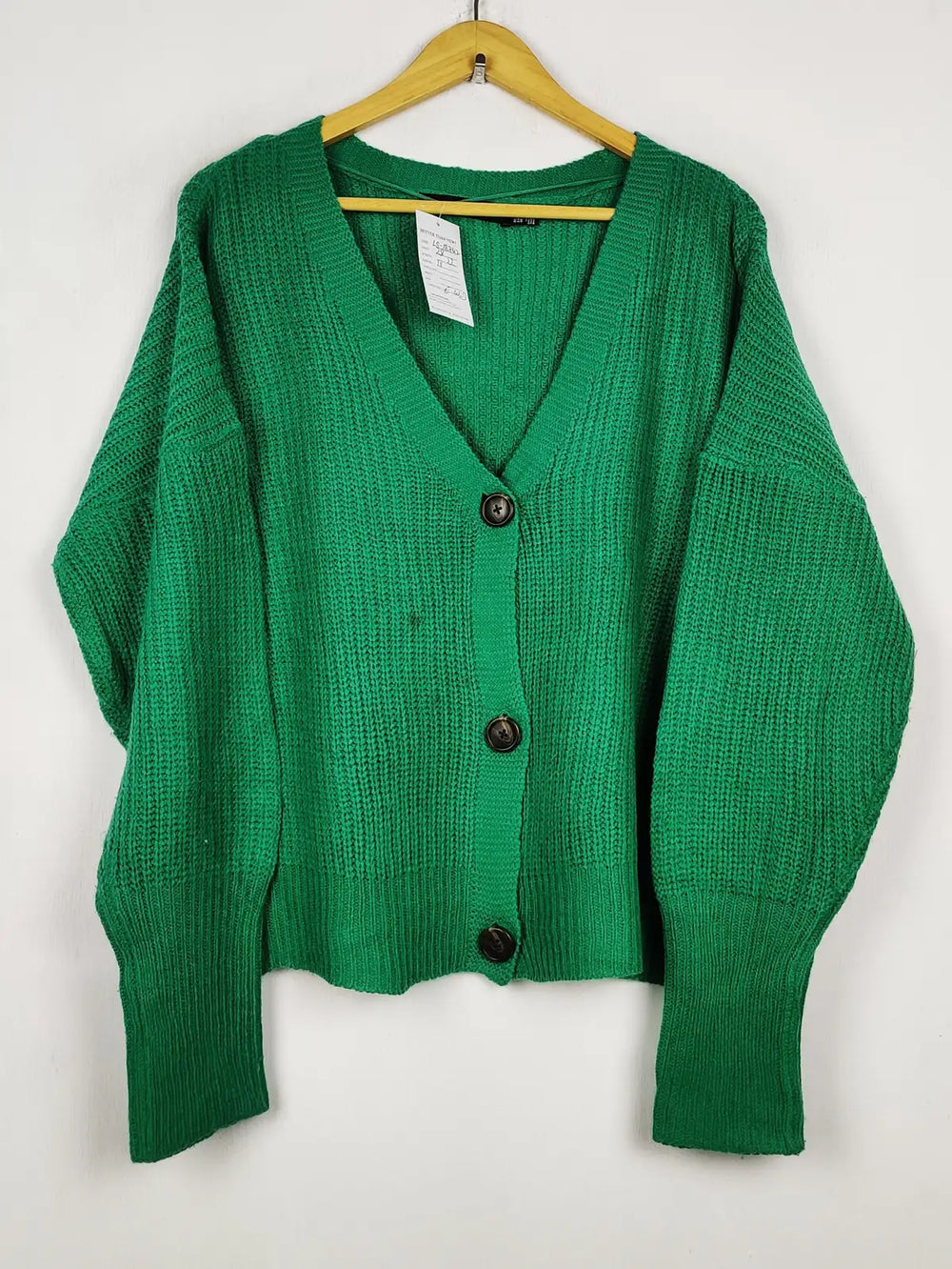 Buy online pre-used pre-loved 100% authentic & Original branded Vero Moda (LS-18742) available in Pakistan. Top international brands avilable.