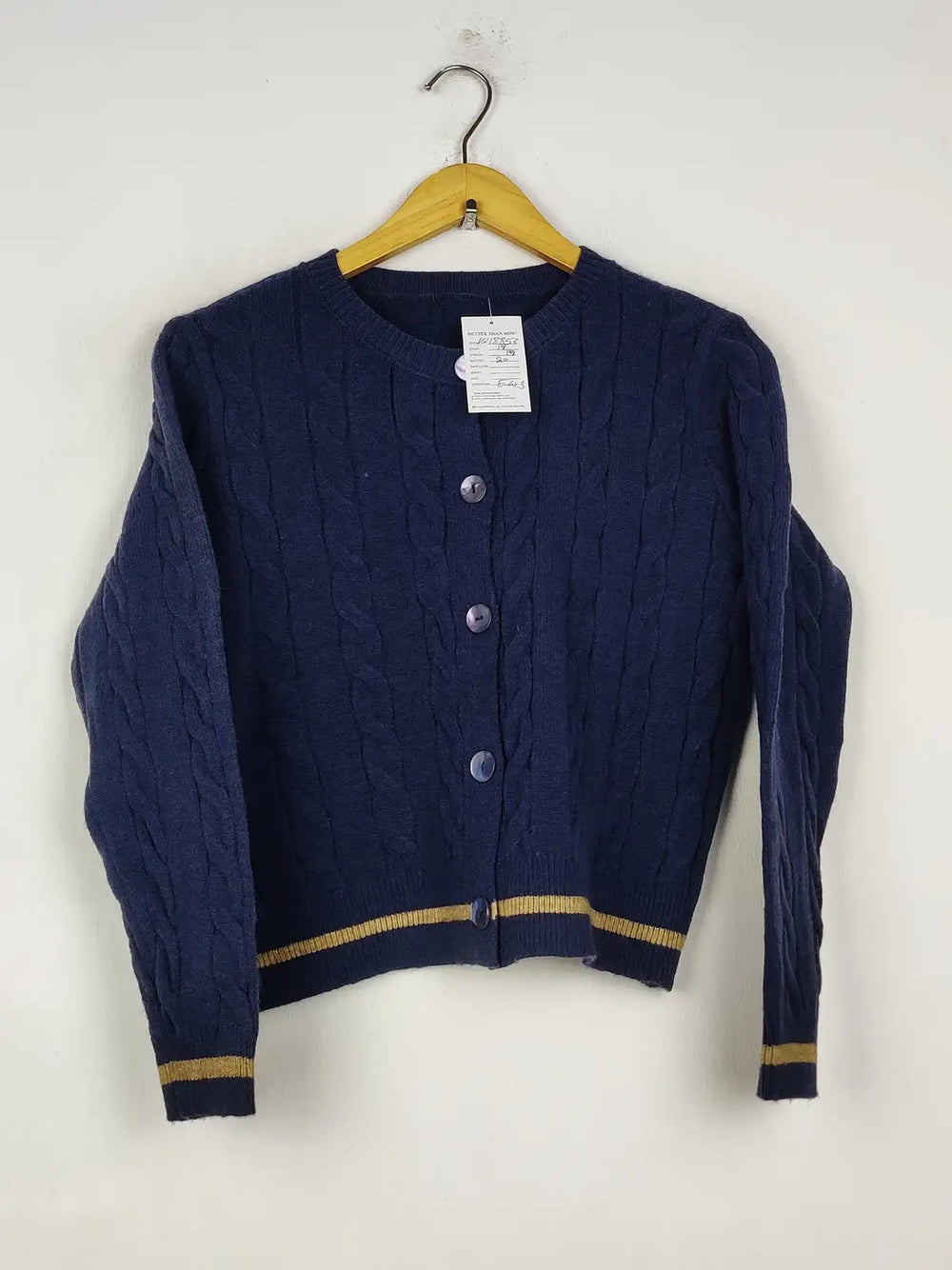 Buy online pre-used pre-loved 100% authentic & Original branded Unknown Brand (LS-18853) available in Pakistan. Top international brands avilable.