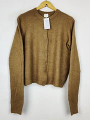 Buy online pre-used pre-loved 100% authentic & Original branded H&M (LS-18887) available in Pakistan. Top international brands avilable.