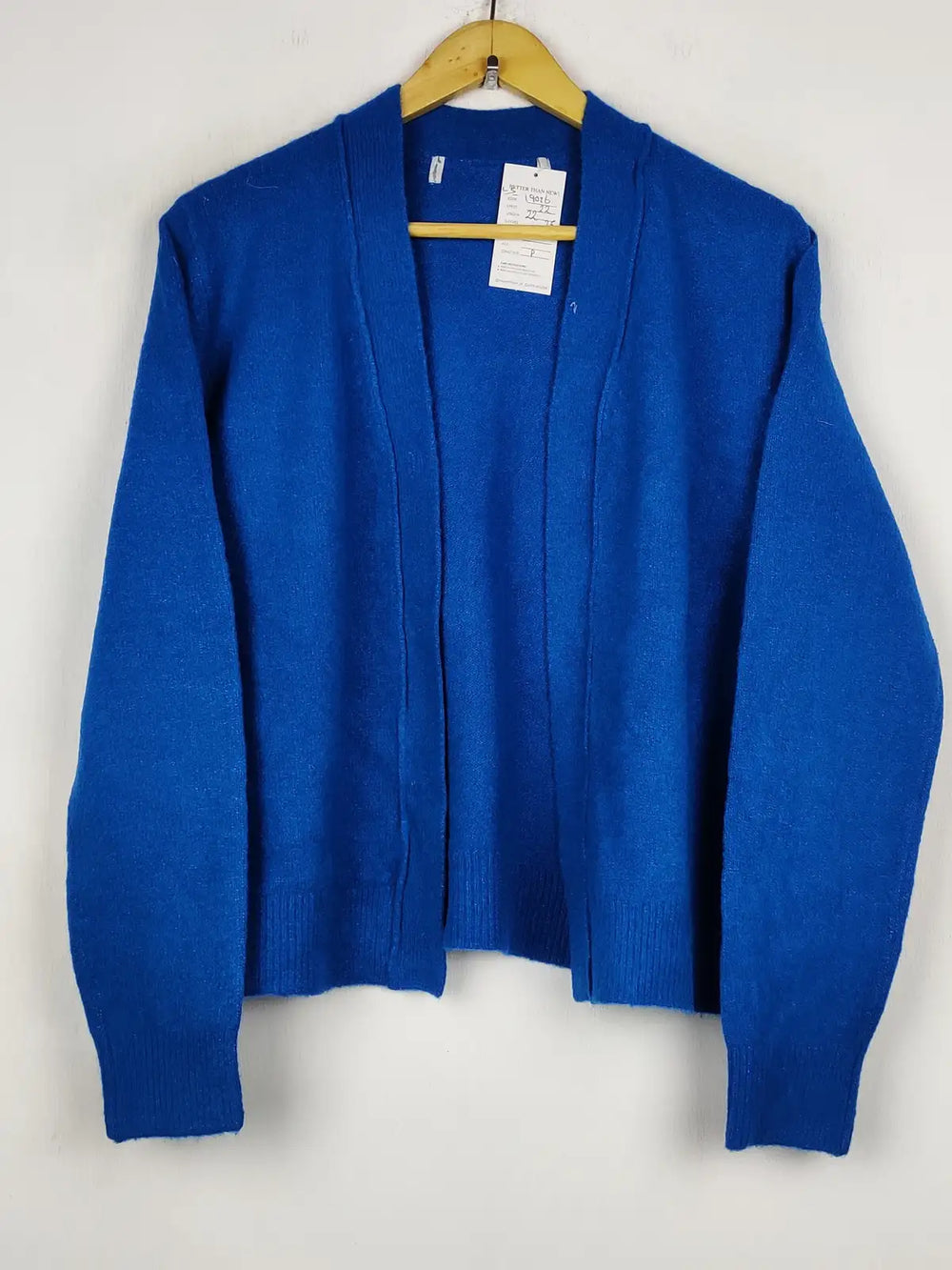Buy online pre-used pre-loved 100% authentic & Original branded Unknown Brand (LS-19026) available in Pakistan. Top international brands avilable.