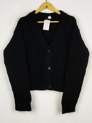 Buy online pre-used pre-loved 100% authentic & Original branded H&M (LS-19029) available in Pakistan. Top international brands avilable.