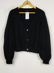 Buy online pre-used pre-loved 100% authentic & Original branded Unknown Brand (LS-19038) available in Pakistan. Top international brands avilable.