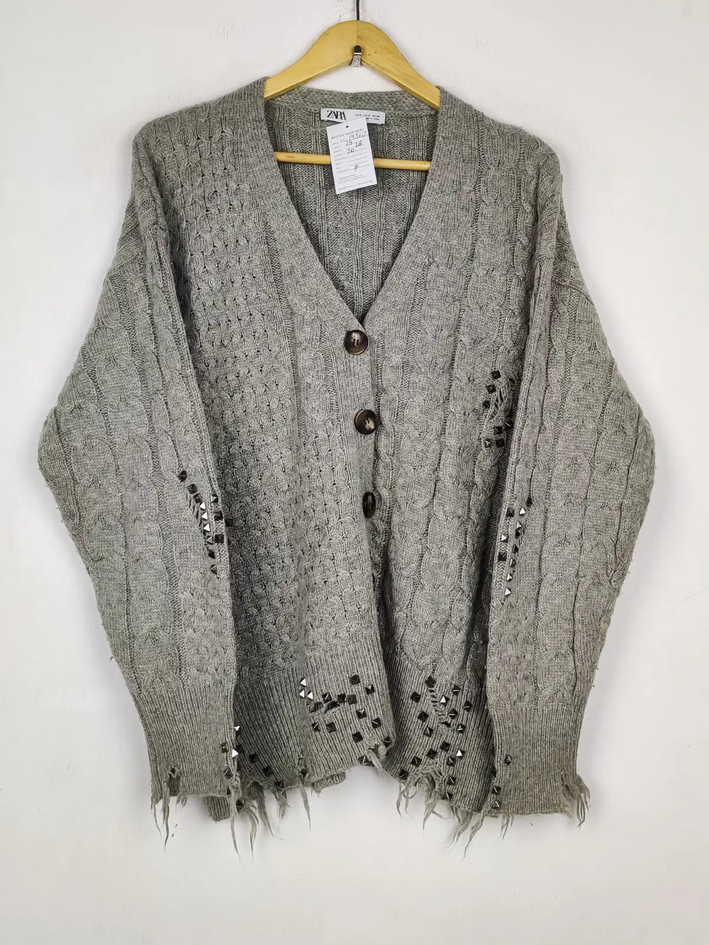 Buy online pre-used pre-loved 100% authentic & Original branded Zara (LS-19362) available in Pakistan. Top international brands avilable.