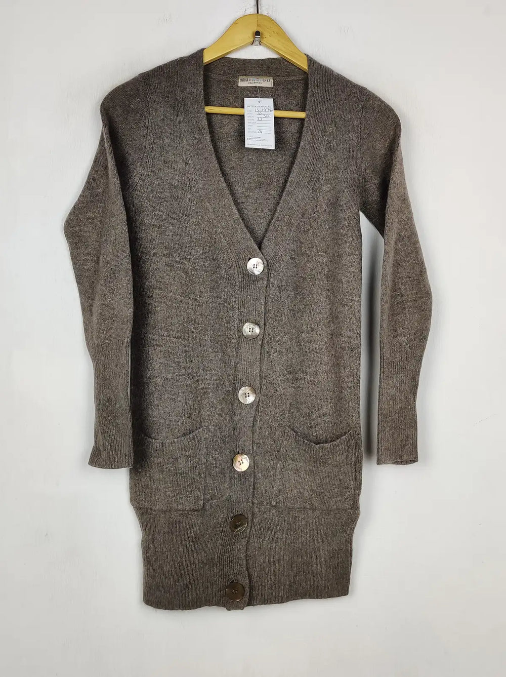 Buy online pre-used pre-loved 100% authentic & Original branded Marks & Spencer (LS-19380) available in Pakistan. Top international brands avilable.