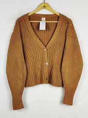 Buy online pre-used pre-loved 100% authentic & Original branded H&M (LS-19596) available in Pakistan. Top international brands avilable.