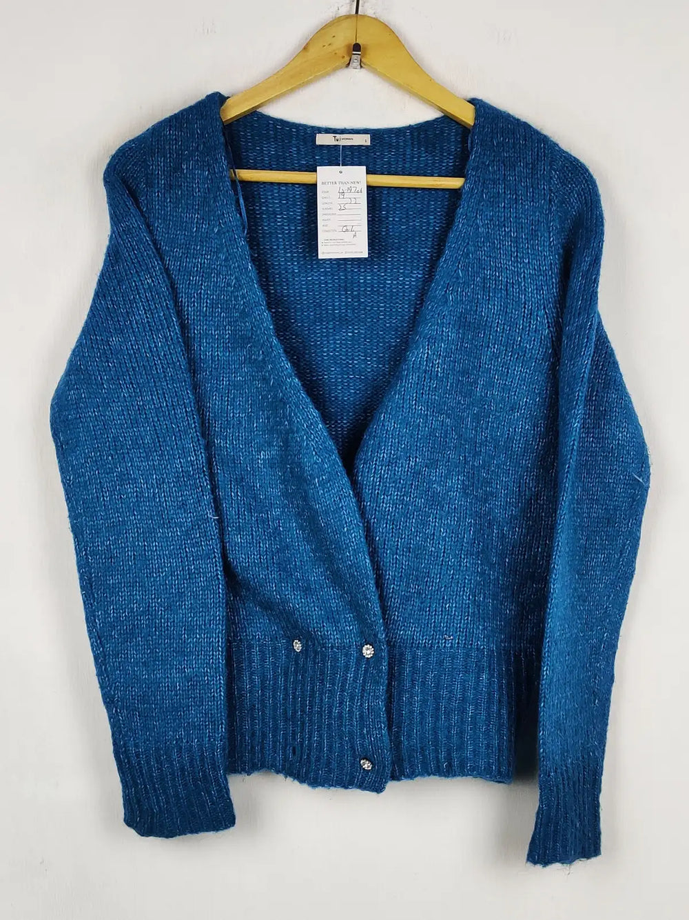 Buy online pre-used pre-loved 100% authentic & Original branded Blue (LS-19706) available in Pakistan. Top international brands avilable.