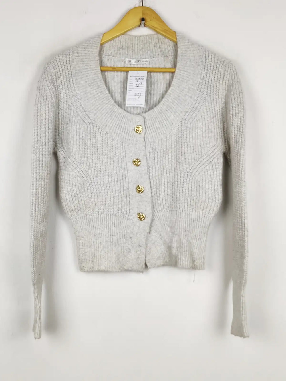 Buy online pre-used pre-loved 100% authentic & Original branded Gallery (LS-19740) available in Pakistan. Top international brands avilable.