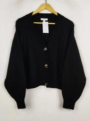 Buy online pre-used pre-loved 100% authentic & Original branded H&M (LS-19776) available in Pakistan. Top international brands avilable.